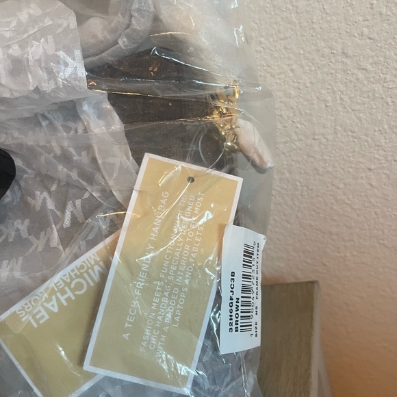 NWT Micheal Kors Frame Out Brown Crossbody, Large - Picture 3 of 8